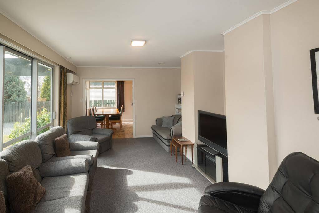 Accommodation Fiordland -The Three Bedroom House At 226A Milford Road Te Anau Zewnętrze zdjęcie